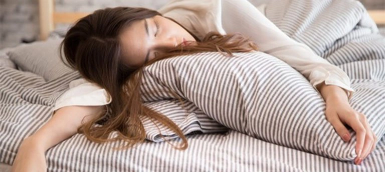 Ngủ ngày nhiều là triệu chứng của bệnh gì?
