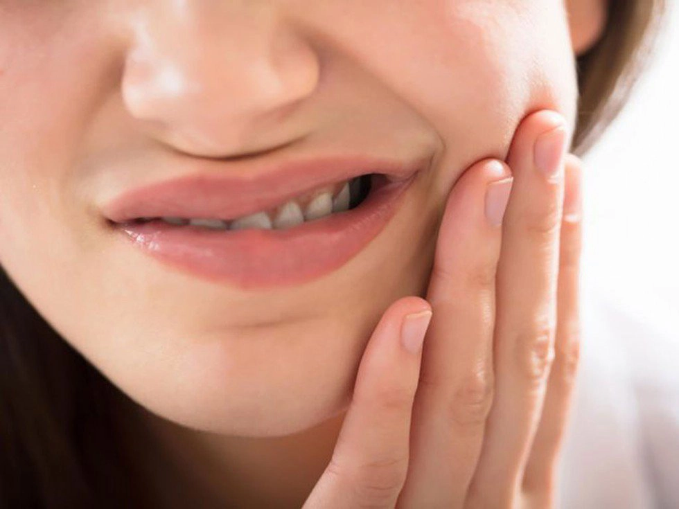 Người cao tuổi tê răng sâu khi ăn đồ lạnh có sao không?