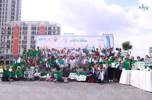 Nhân viên placevietnam.com hào hứng tham gia chương trình chạy bộ từ thiện ‘Run To Future 2014’