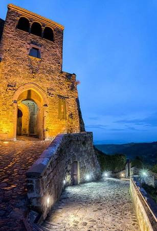 Những ‘thị trấn ma’ nghìn tuổi ở Italy