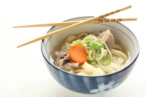Những hành động tuyệt đối không làm khi ăn ở nước ngoài