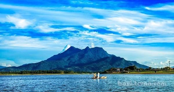 Những hồ nước nổi tiếng của Việt Nam