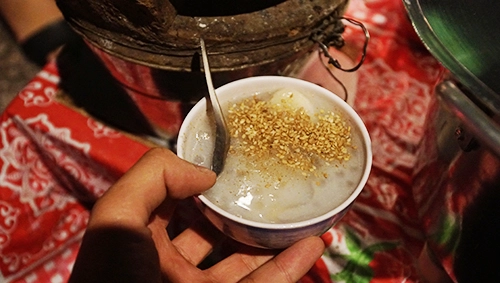 Những quán chè mở qua nửa đêm ở Sài Gòn