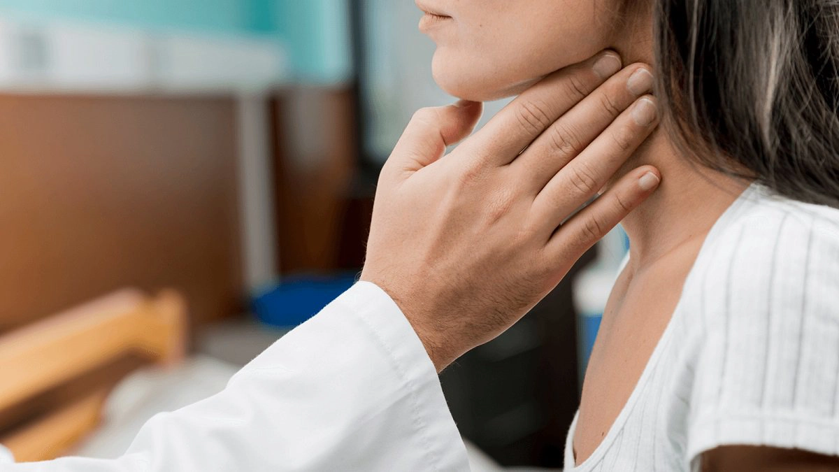 Nổi hạch dưới hàm kéo dài 1 năm có sao không?