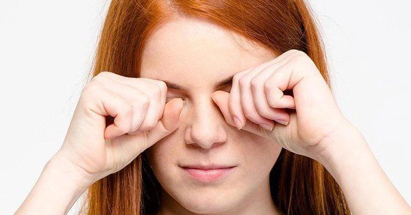 Phẫu thuật tách dính mi cầu