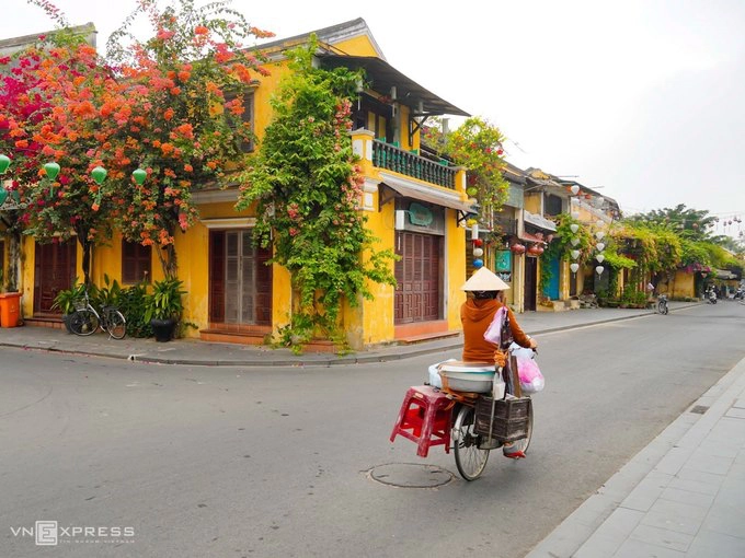 Phố Hội yên vắng