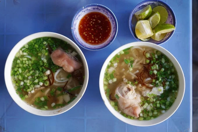 Quán bánh canh tự làm sợi hơn 30 năm ở Tri Tôn