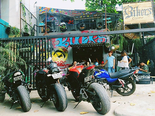 Quán cà phê dành cho người mê tốc độ ở Sài Gòn