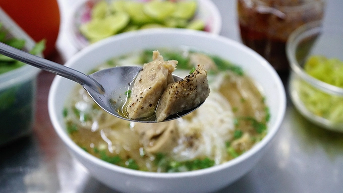 Quán phở 70 năm ở Sài Gòn bán gần 400 tô mỗi ngày