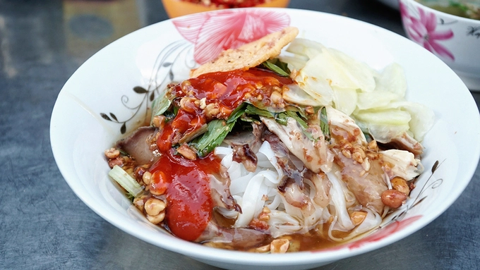 Quán phở không nước lèo hơn 70 năm ở Sài Gòn