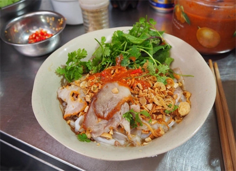 Quầy phở tíu trong ngõ nhỏ ở Hà Nội đông khách suốt 40 năm