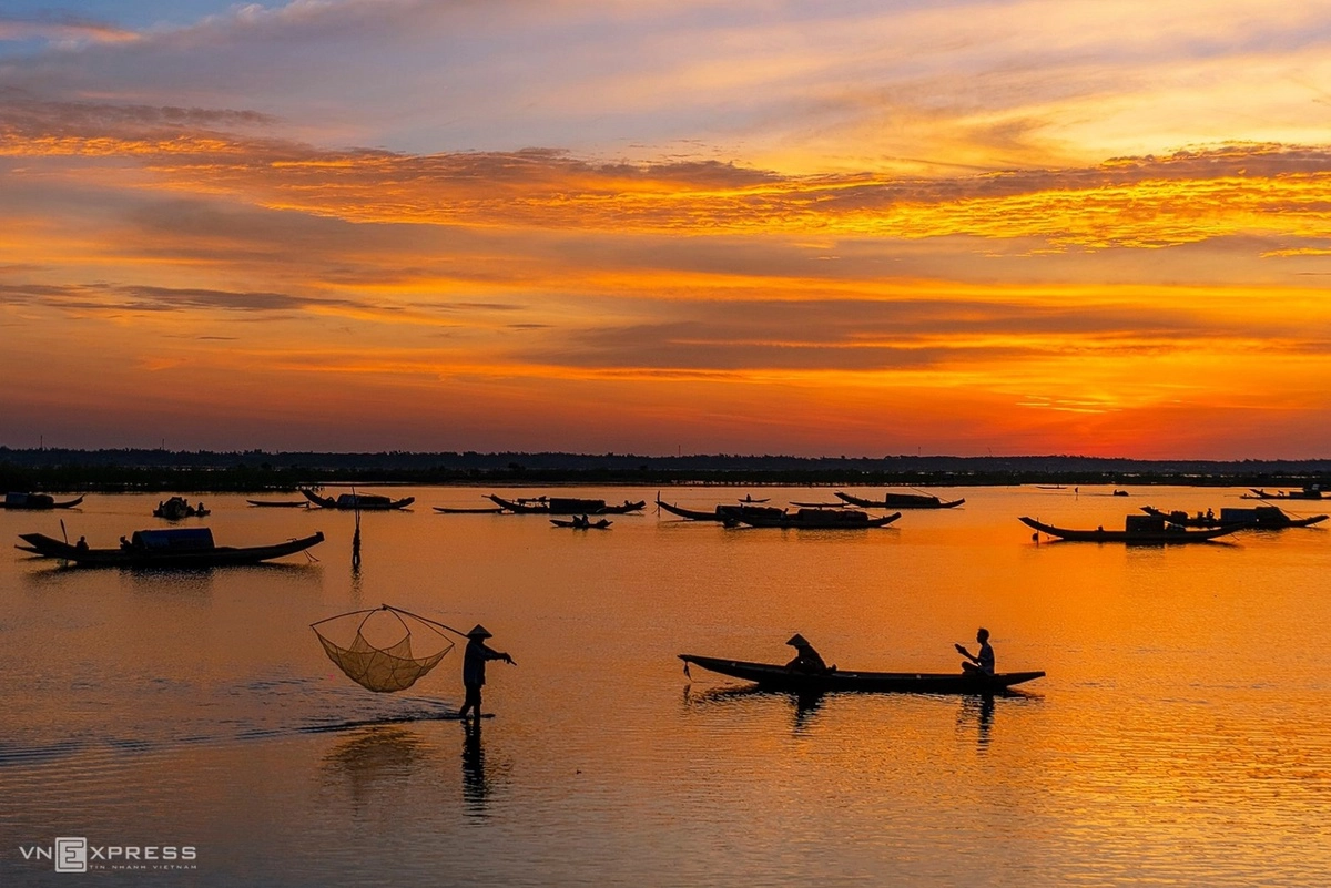 Rạng đông trên Ngư Mỹ Thạnh