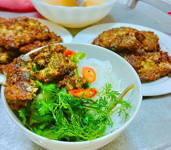 Rươi - món đặc sản “nhìn thì sợ, nếm thử thì mê” riêng có của miền Bắc