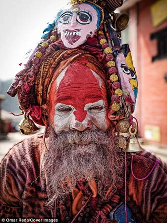 Sadhu - những người được coi là thánh sống ở Ấn Độ và Nepal