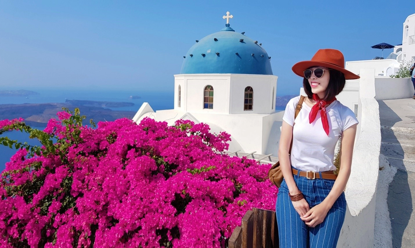 Santorini - Hòn đảo thiên đường qua hành trình của Dung Trần Columnist