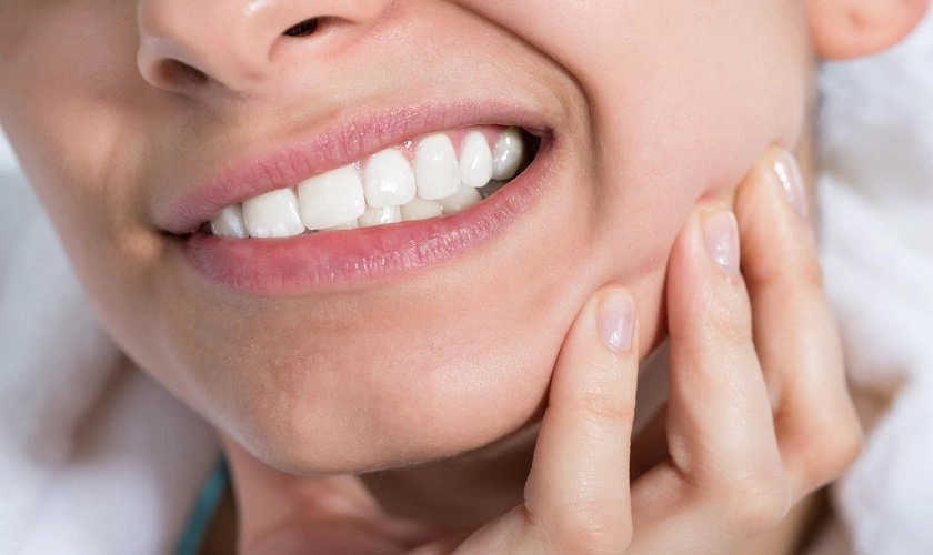 Sau khi bọc răng sứ bị đau nhức phải làm sao?