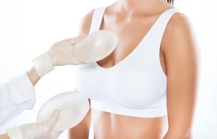 Sau khi phẫu thuật đặt túi ngực có bị đau căng ngực không?