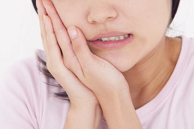 Sau sinh 20 ngày có nhổ răng khôn được không?