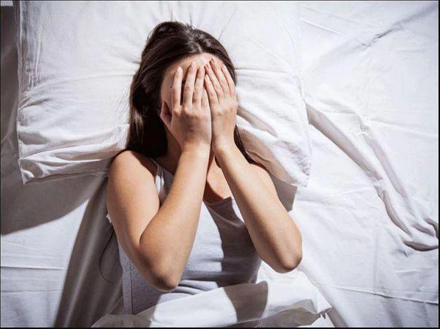 Tại sao đang ngủ bị giật mình?