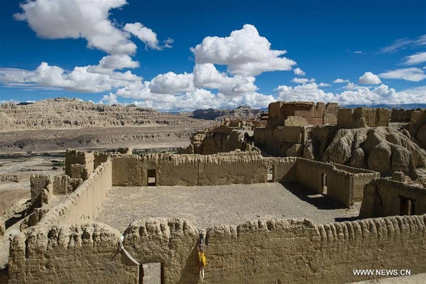 Tàn tích của vương quốc bí ẩn Guge ở Tây Tạng