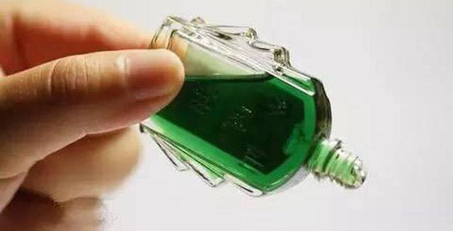 Thận trọng khi dùng dầu gió
