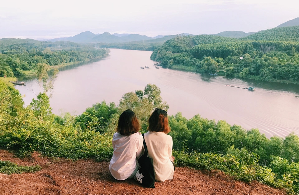 Thu trọn hoàng hôn xứ Huế tuyệt đẹp từ đồi Vọng Cảnh