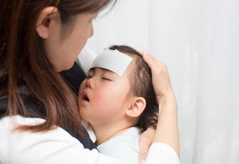 Thuốc hạ sốt cho bé uống cách nhau bao lâu?