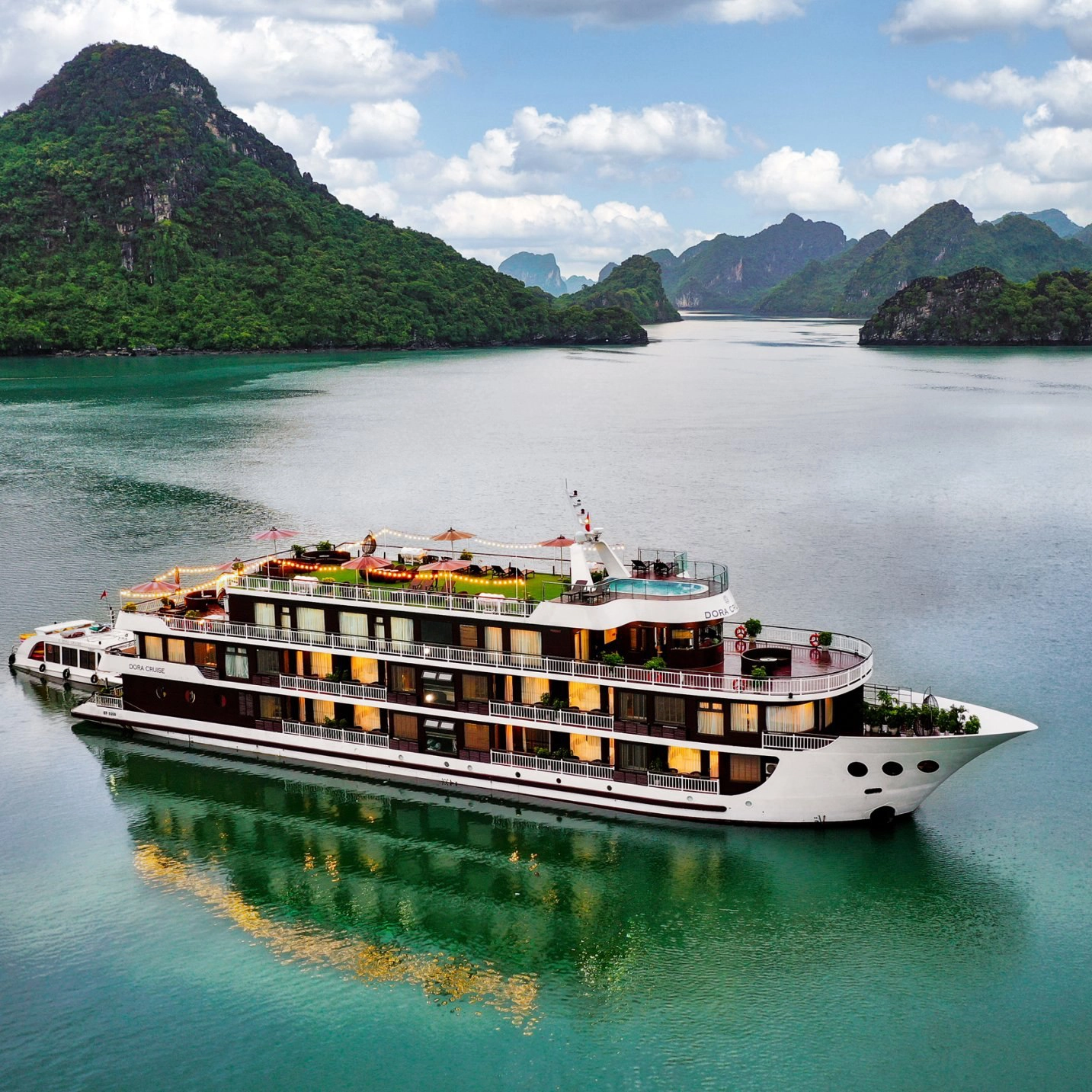 Tour Hạ Long 2N1Đ: Trải nghiệm sang chảnh trên du thuyền 5 sao Dora Cruise