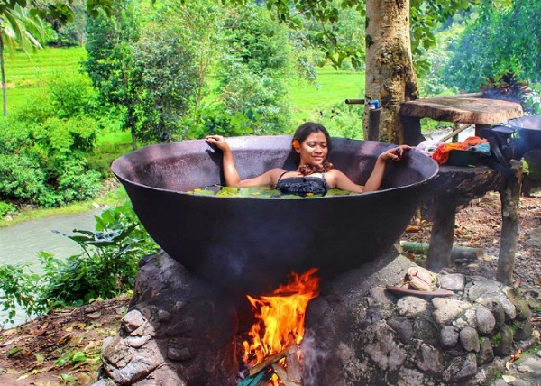 Trải nghiệm ‘luộc chín trong vạc dầu’ ở Philippines