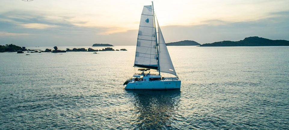 Trải nghiệm tour du thuyền Catamaran Sarita Phú Quốc đẳng cấp 5 sao chỉ 2.350.000 đồng/Khách