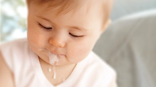 Trẻ ăn hay bị nôn: Vì sao?