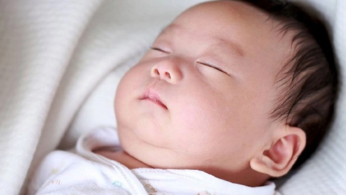 Trẻ bị bẹp đầu có tròn lại được không?