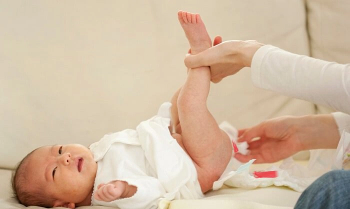 Trẻ đi ngoài ra máu khi nào nguy hiểm?