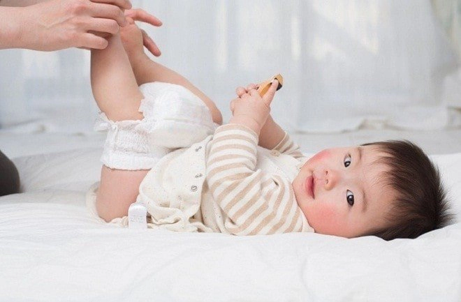 Trẻ đi ngoài ra máu nhầy có phải bị nhiễm khuẩn đường ruột?