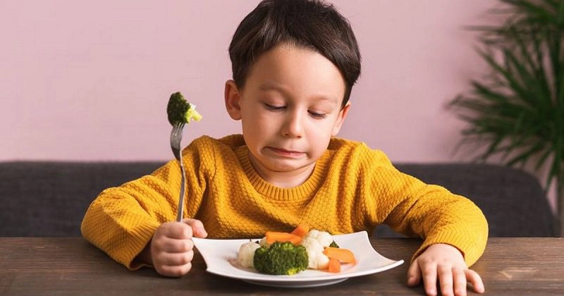 Trẻ lười ăn sau khi uống kháng sinh: Xử trí thế nào?