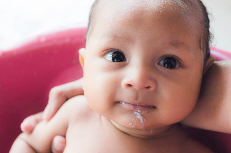 Trẻ nôn sau khi uống thuốc, có nên uống lại liều mới?
