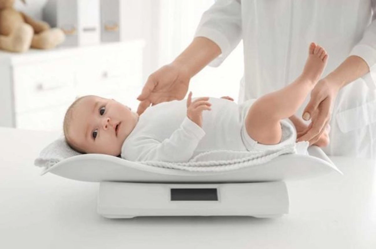 Trẻ sơ sinh tháng thứ 2 tăng bao nhiêu kg?