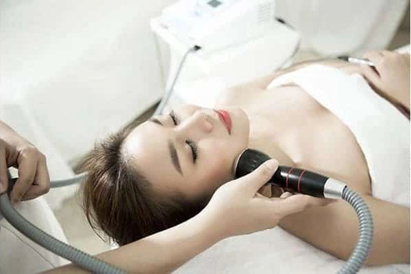 Trị mụn bằng công nghệ Nano Skin có làm da bắt nắng không?