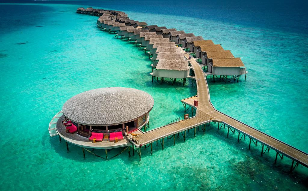 Trọn gói 4N3Đ ở Centara Ras Fushi Resort & Spa Maldives + vé máy bay + 9 bữa ăn chỉ từ 31. 399.000 đồng/khách