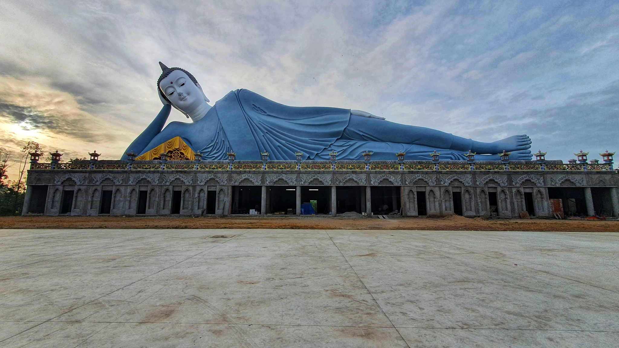 Tượng Phật Thích Ca nằm lớn nhất Việt Nam ở chùa Som Rong