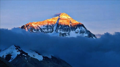 Tuyết lở trên đỉnh Everest khiến nhiều người thiệt mạng