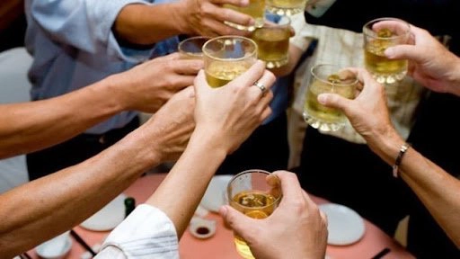 Uống rượu bia đúng cách mùa lễ Tết, những điều cần lưu ý