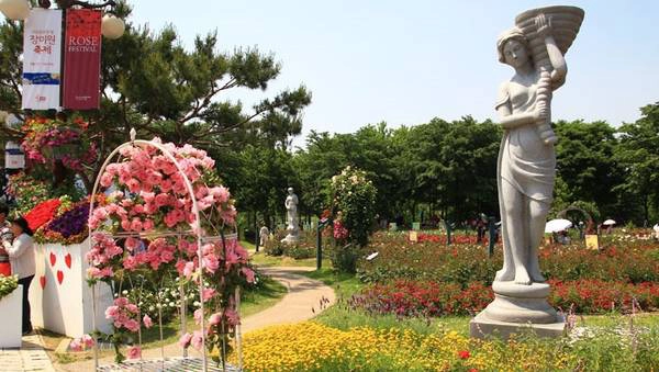 Vào mùa Lễ hội hoa hồng ở Seoul Grand Park