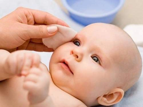 Vệ sinh RỐN, TAI, MŨI, MẮT cho trẻ sơ sinh đúng cách