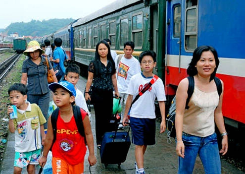 Vé tàu du lịch hè cao hơn vé máy bay