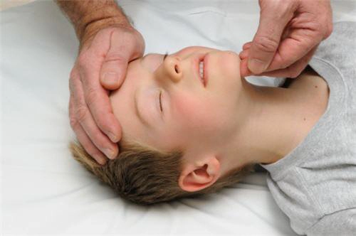 Vì sao cần giải phóng đường thở trong cấp cứu?