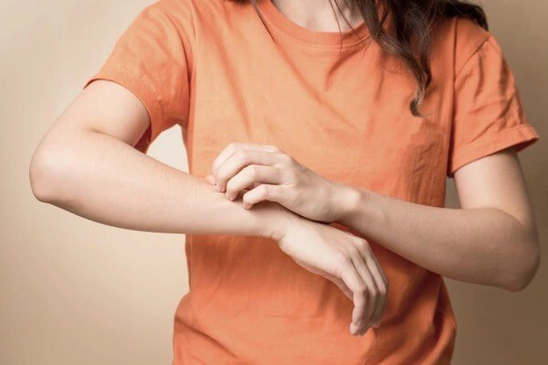 Vì sao da bị ngứa về đêm?