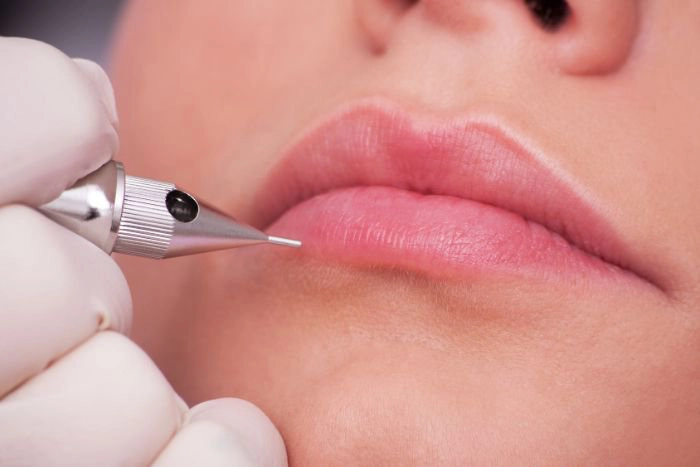 Vì sao sau xăm môi phải kiêng thịt bò?