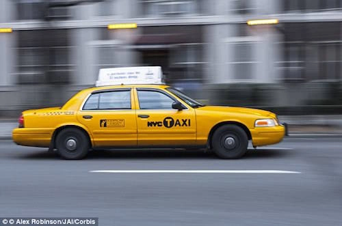 Vì sao taxi New York thường sơn màu vàng?