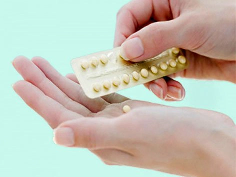 Vì sao uống thuốc kích trứng bị ra máu?